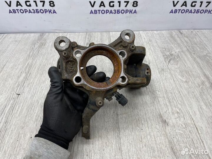 Кулак поворотный передний левый Skoda Superb cdva