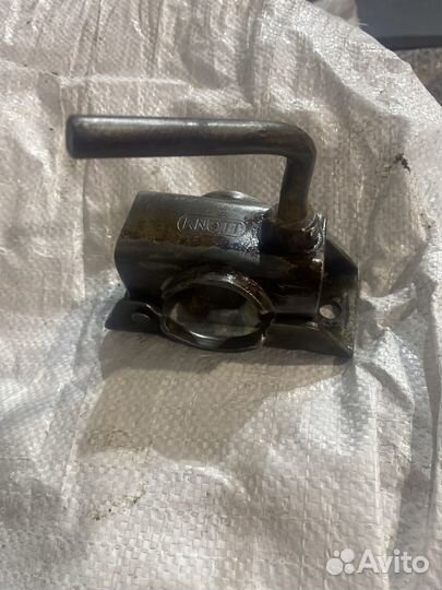 Крепление подкатного колеса