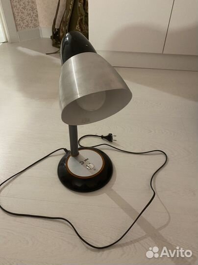 Лампа настольная