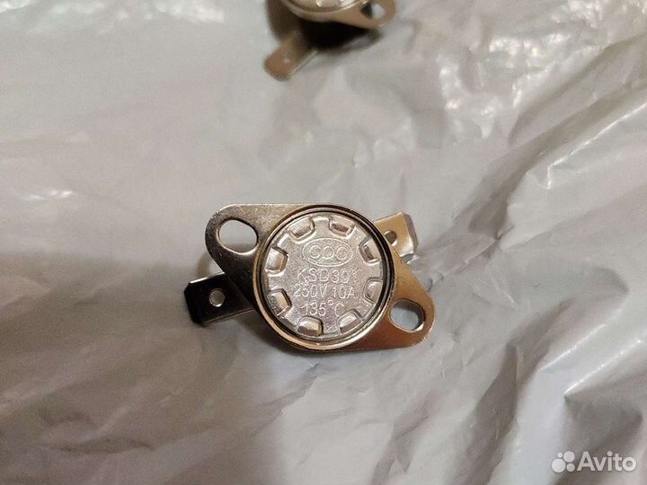 Термостат KSD301 250V 10A 135C