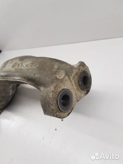 Кулак поворотный передний правый