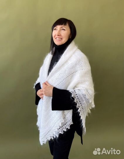 Пуховый белый платок шаль