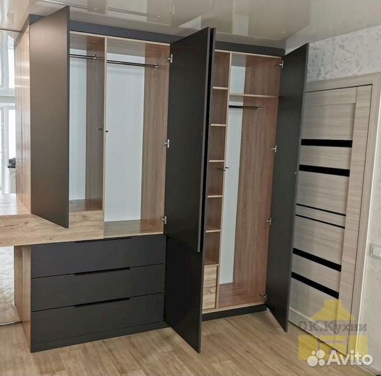 Дверный шкаф