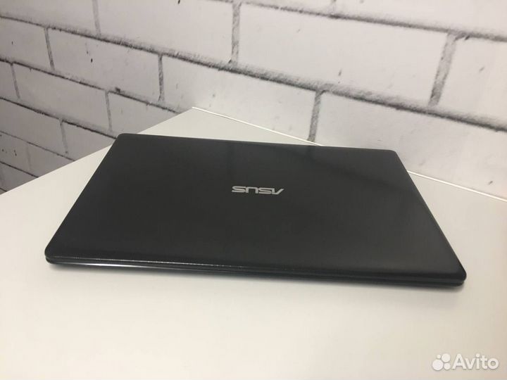 Шустрый ноутбук для учёбы Asus