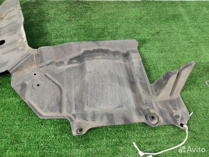 Защита двигателя передняя левая Nissan Wingroad