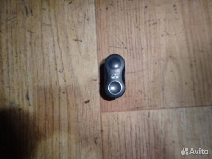 Кнопка стеклоподъемника Renault Logan 2005-2014