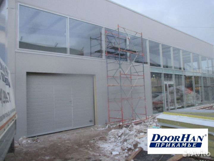 Секционные ворота с калиткой