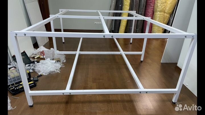 Раскроенный швейный стол