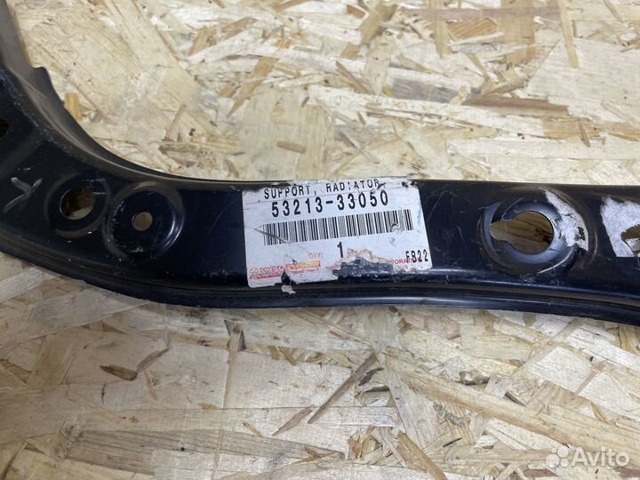 Суппорт фары правый Toyota Camry 50