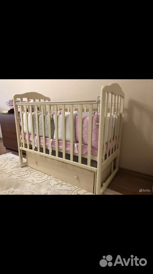 Кроватка с маятником