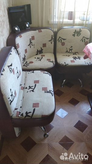 Кухонный мягкий уголок