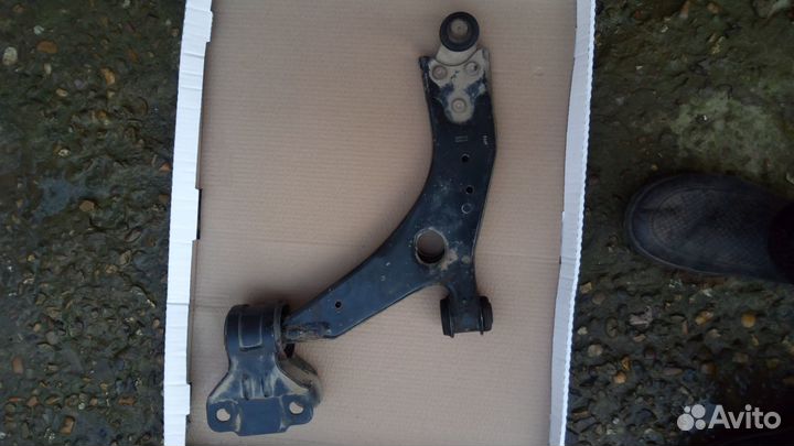 Рычаг левый для ford focus 3