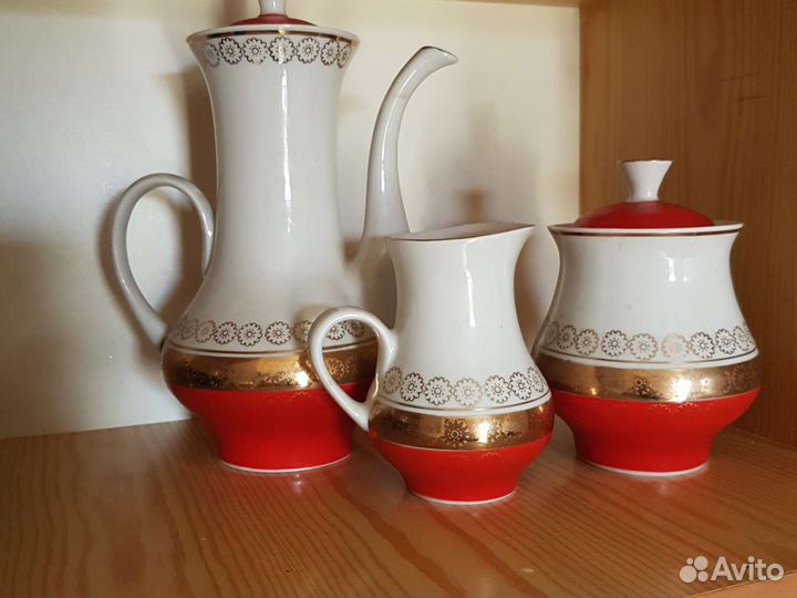 Кофейник (бориславский фарфор)