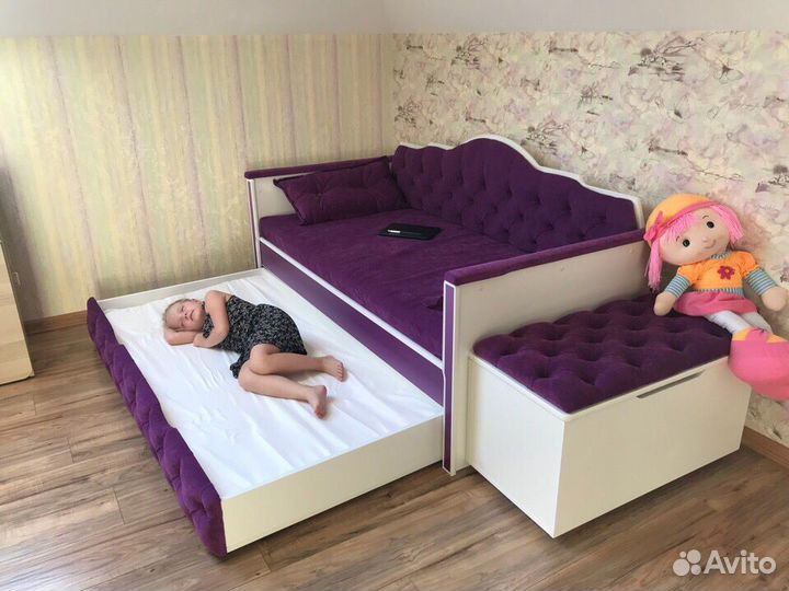 Кровать-диванчик с дополнительным выдвижным местом