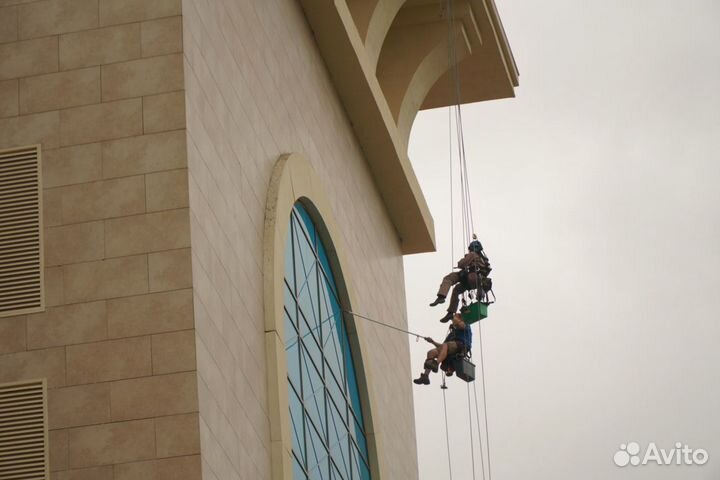 Мойка окон и фасада альпинистами GorFox (горфокс)