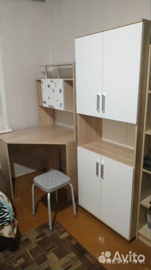 Компьютерный стол угловой с полками