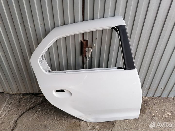 Дверь задняя боковая Renault Logan 2 правая