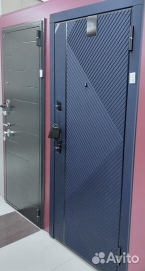 Дверь входная синяя