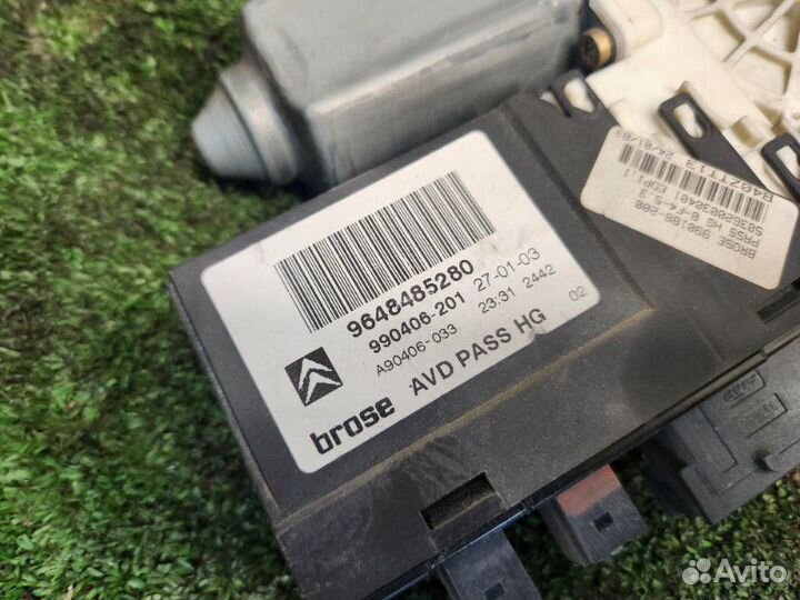 Моторчик стеклоподъемника передний правый Citroen