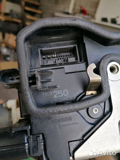 Замок двери задний правый Bmw 7 E65/E66