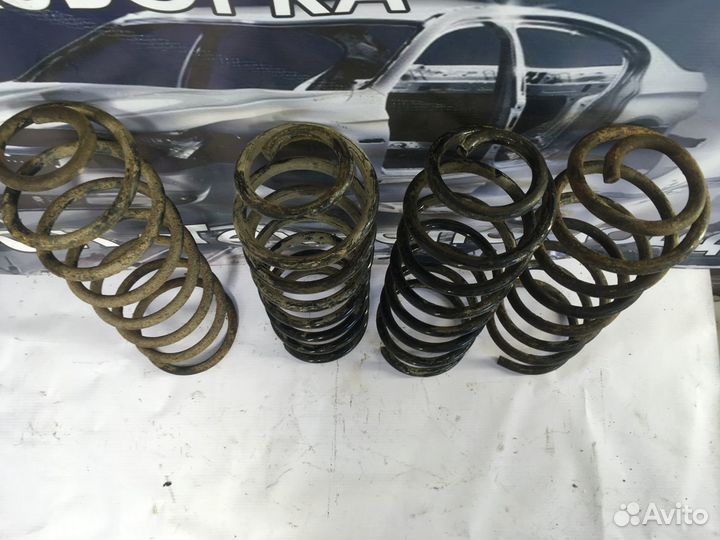 Задняя пружина VolksWagen Golf 3