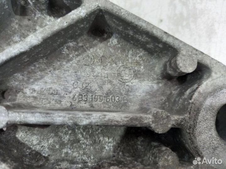 Кронштейн Audi S6 C5 2002