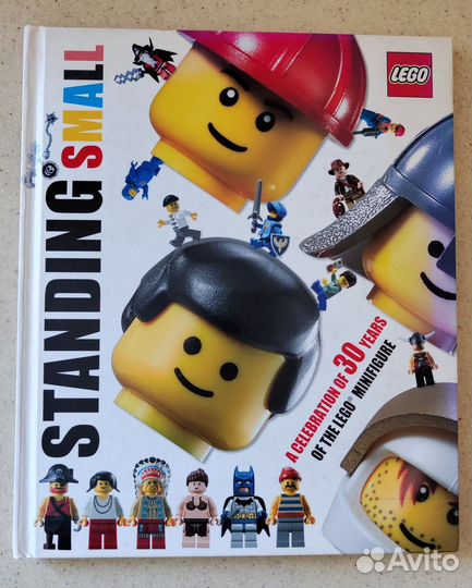 Lego minifigure книга