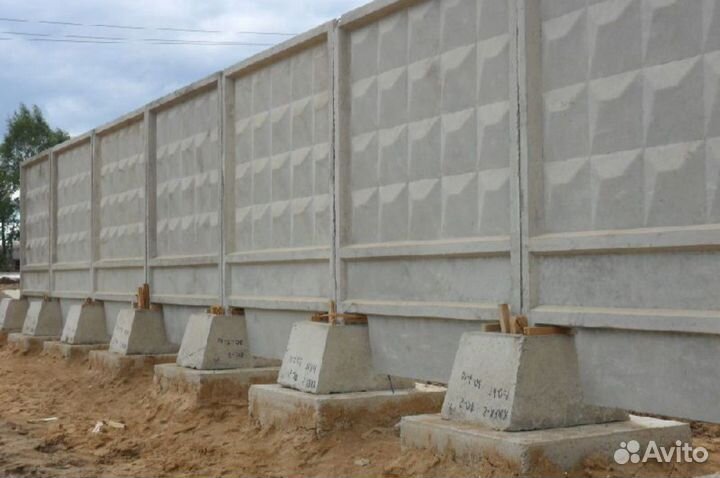 Бетонный забор отличный состояние