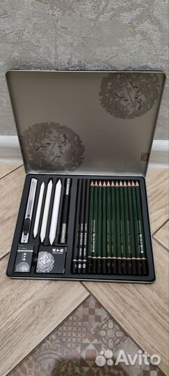 Набор профессиональных карандашей для эскизов