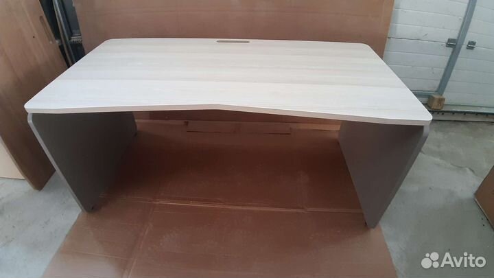 Письменный стол