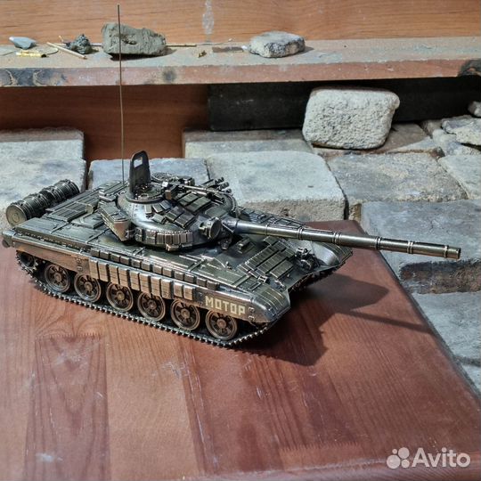 Сборная модель танка Т-72Б