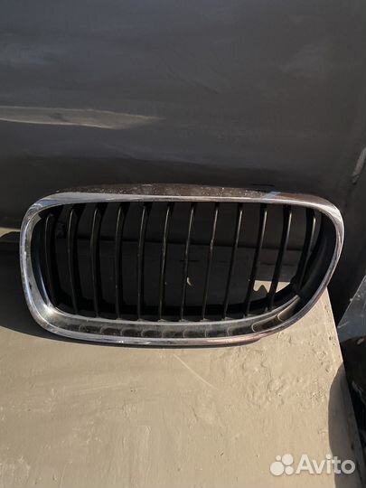 Решетка радиатора левая BMW 3 е90 рестайлинг