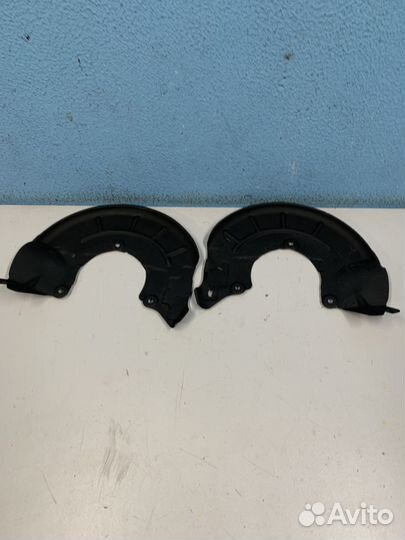 VW Polo пыльник тормозного диска передний