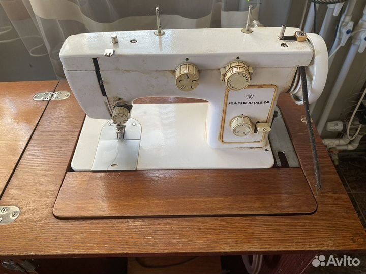 Швейная машина Чайка 142