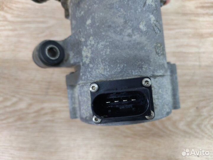 Помпа Bmw 3 F30 N20B20 2012