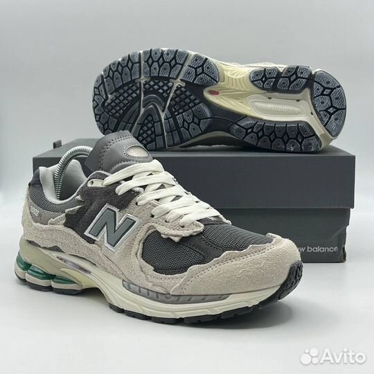 Кроссовки женские New Balance 2002R