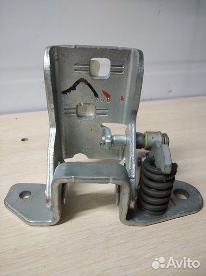 Петля двери передней правой Jeep Compass 2010-2013