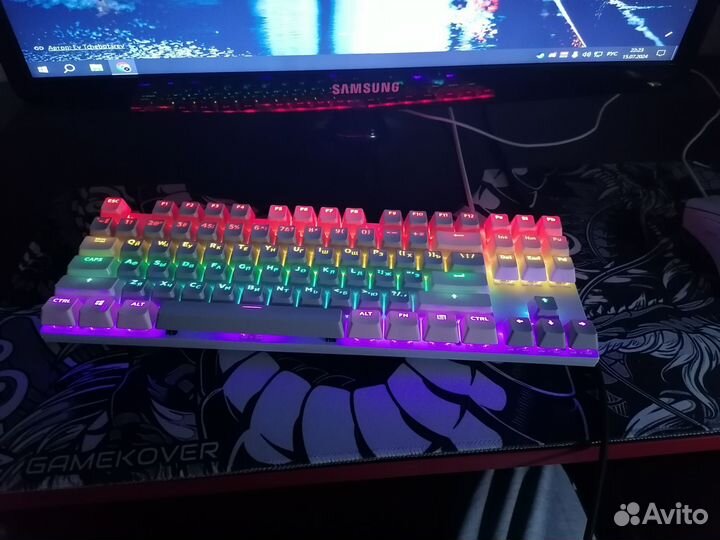 Игровая механическая клавиатура белая с rgb