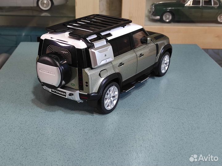 2020 Land Rover Defender 110 1/18 QY License
