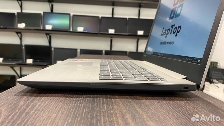 Ноутбук Lenovo c intel core i7 7500U + AMD 530