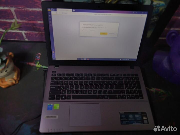 Ноутбук Asus X550L