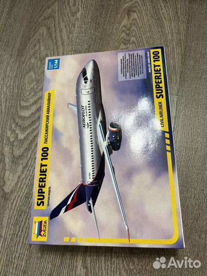 Авиалайнер Superjet 100