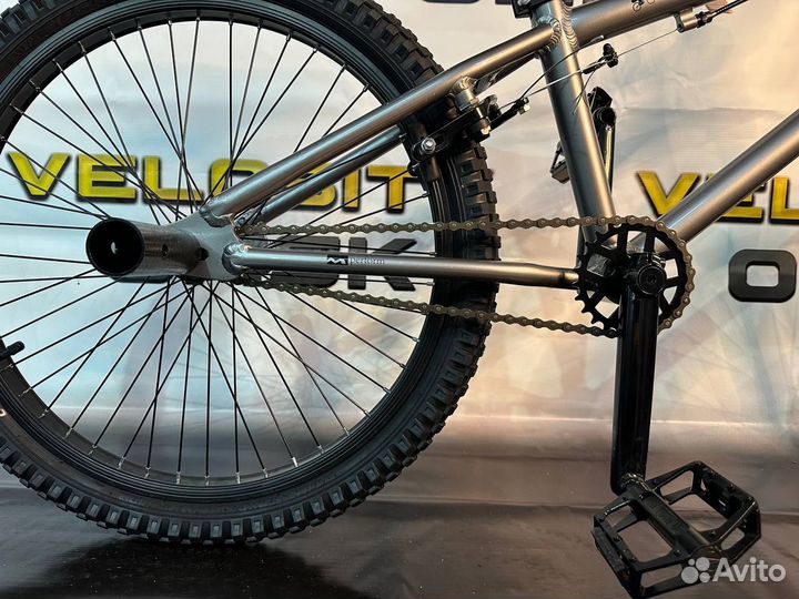 Трюковой велосипед BMX