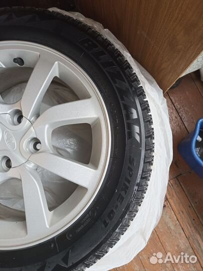 Bridgestone Blizzak Spike-01 185/60/15 с литьëм