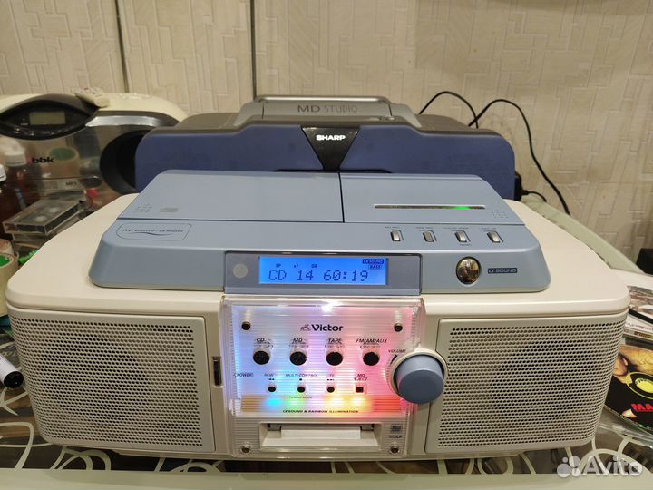 Victor clavia CD-MD portable system RC-Z1MD-W