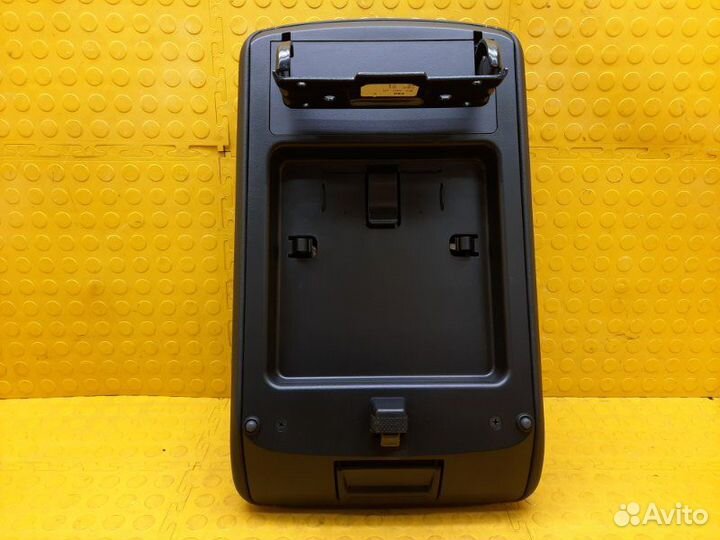 Б/У подлокотник В хорошем состоянии, оригиналnnУ