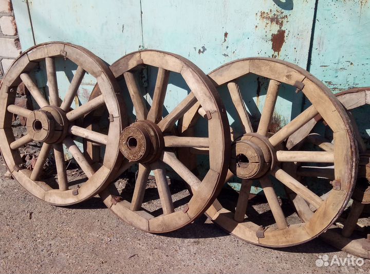Колесо деревянное от телеги
