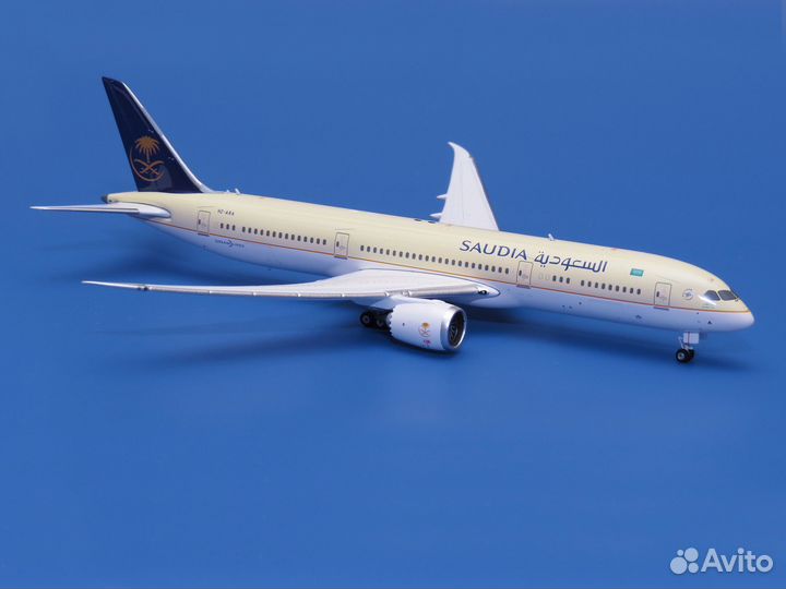 Модель самолёта Boeing 787-9 Saudia HZ-ARA (1:400)
