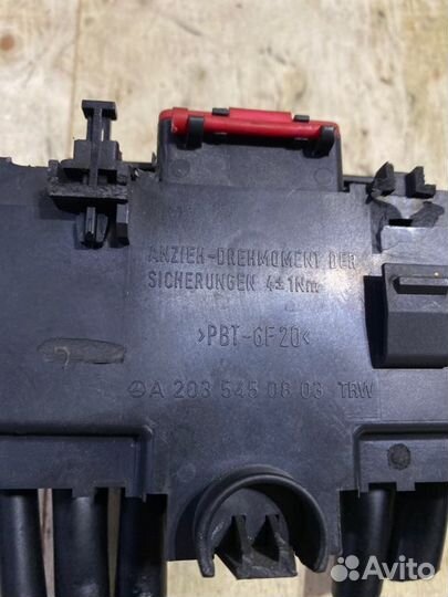 Блок предохранителей передний Mercedes-Benz