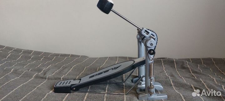 Одиночная педаль для бас-барабана Alesis KP1